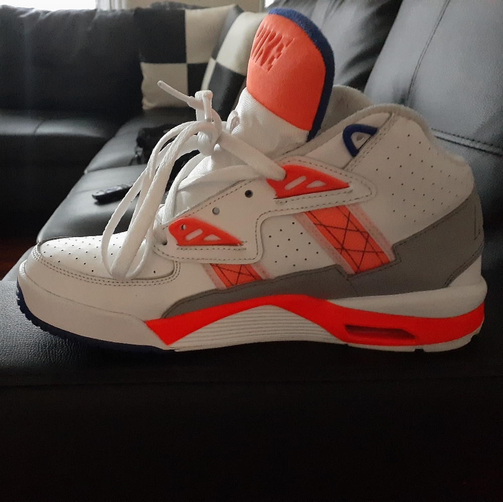 Sneaker - Picture 2 of 4